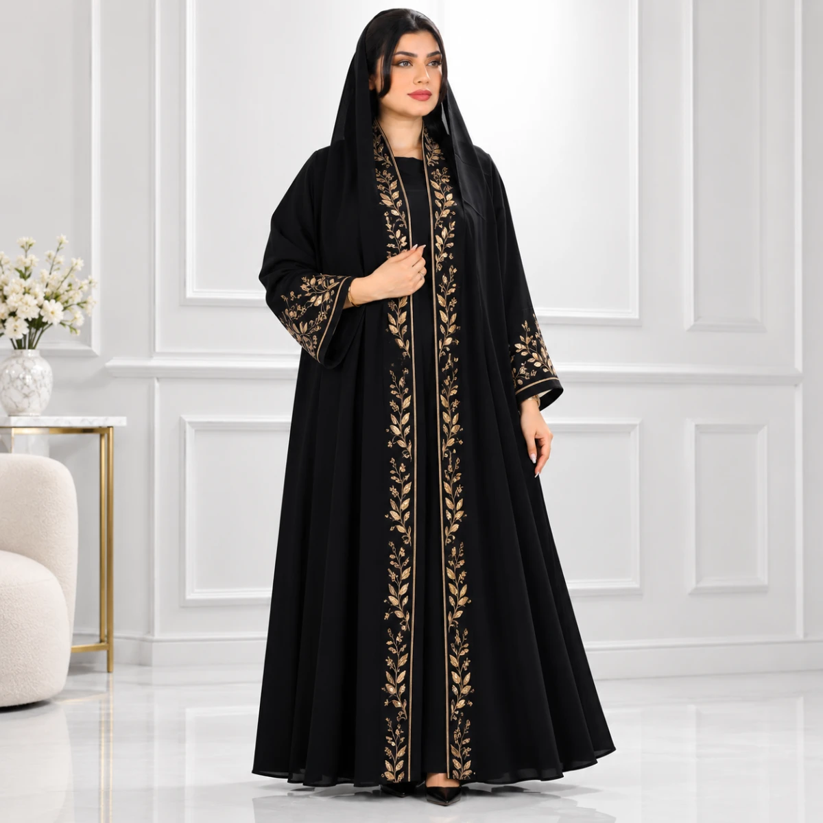عباية مطرزة بالذهبي